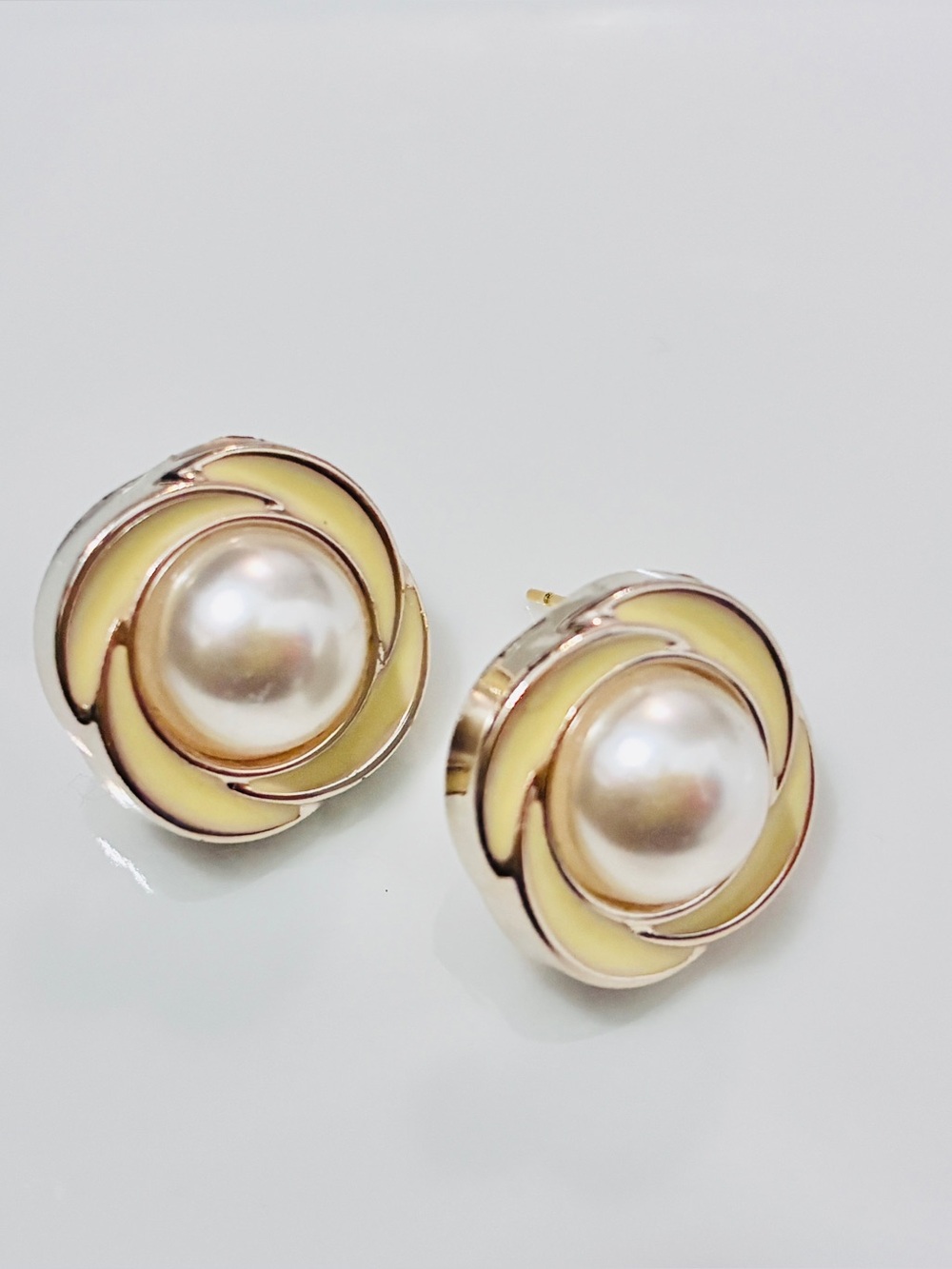 French vintage bottom stud earrings